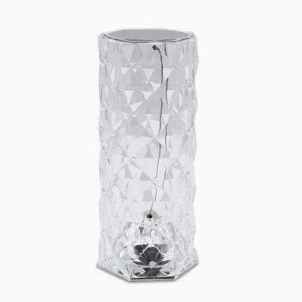 stolna led lampa. Kristalna i providna - uslikana frontalno.